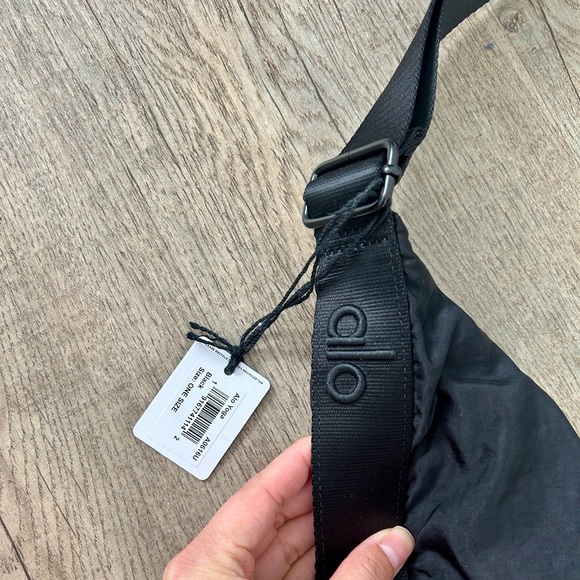 NEW Alo Yoga Om The Go Gym Sling Bag. - Picture 4 of 7